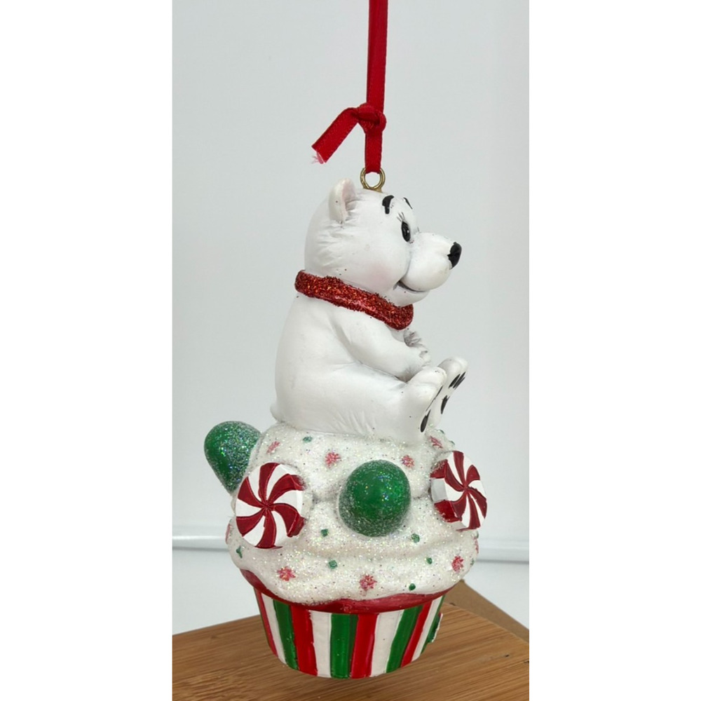 SeaWorld Theme Park Polar Bear Sitting On A Cupcake Christmas Holiday Ornament - Picture 4 of 6